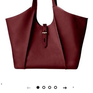 Tote Le Monde Bag with Structured Leather and Sturdy Handles